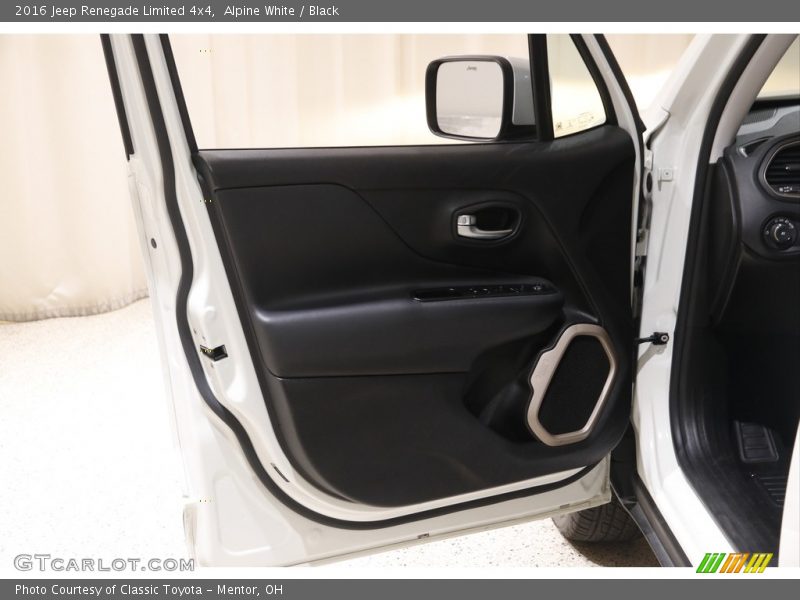 Alpine White / Black 2016 Jeep Renegade Limited 4x4