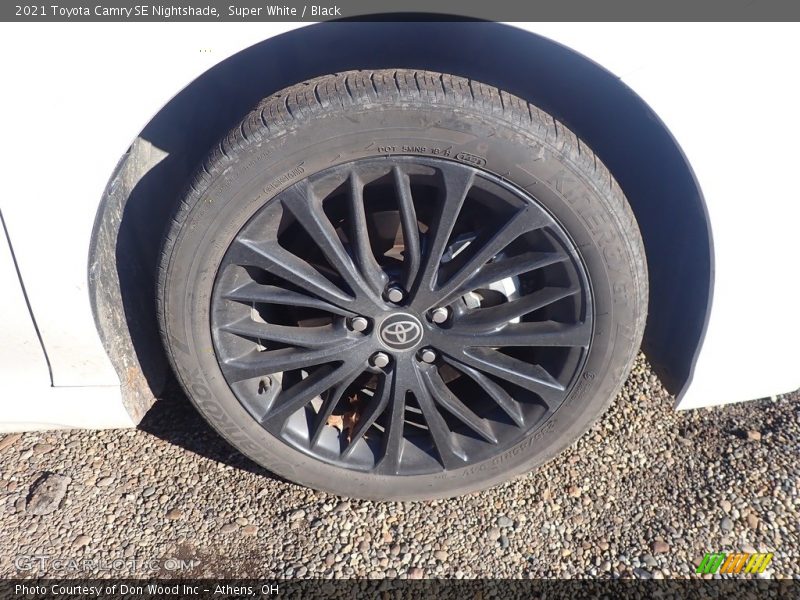 Super White / Black 2021 Toyota Camry SE Nightshade