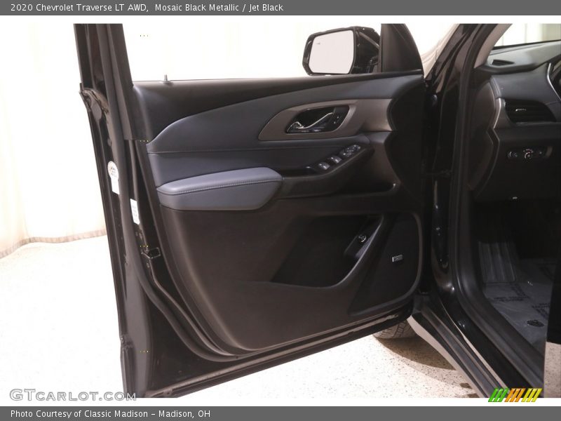 Mosaic Black Metallic / Jet Black 2020 Chevrolet Traverse LT AWD