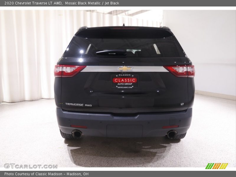 Mosaic Black Metallic / Jet Black 2020 Chevrolet Traverse LT AWD