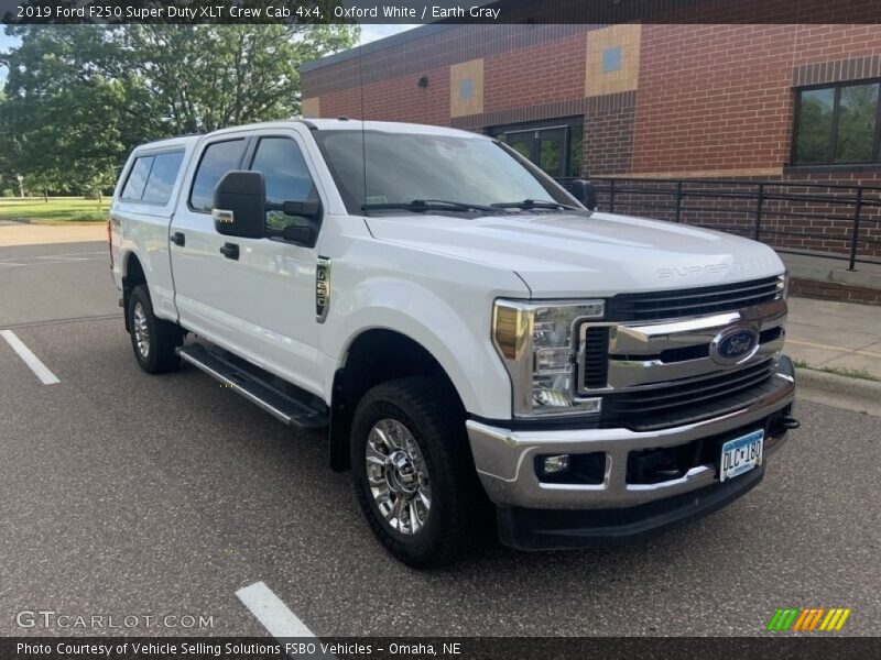 Oxford White / Earth Gray 2019 Ford F250 Super Duty XLT Crew Cab 4x4