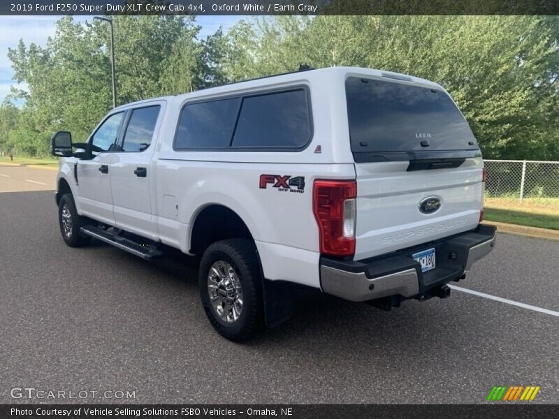 Oxford White / Earth Gray 2019 Ford F250 Super Duty XLT Crew Cab 4x4