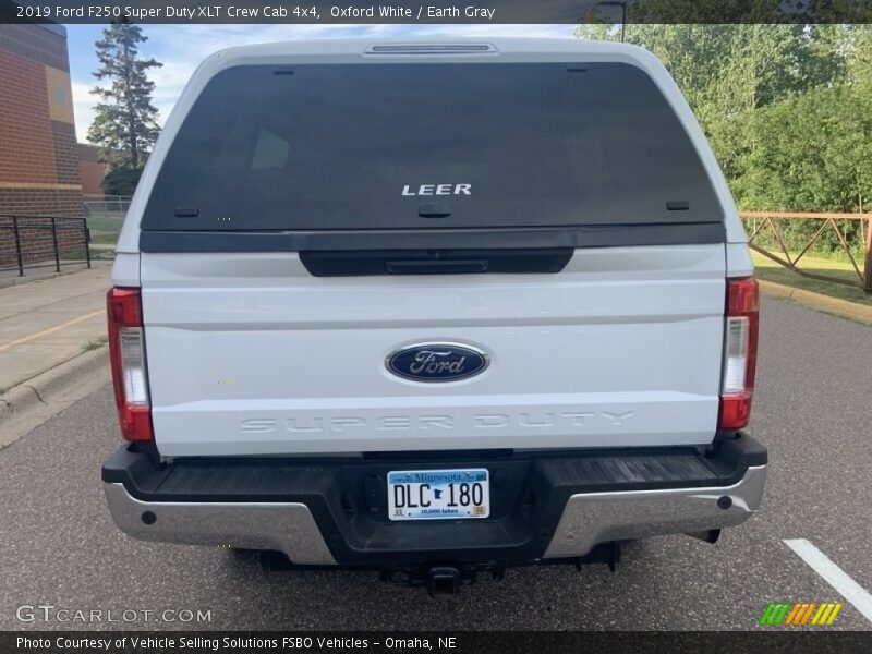 Oxford White / Earth Gray 2019 Ford F250 Super Duty XLT Crew Cab 4x4