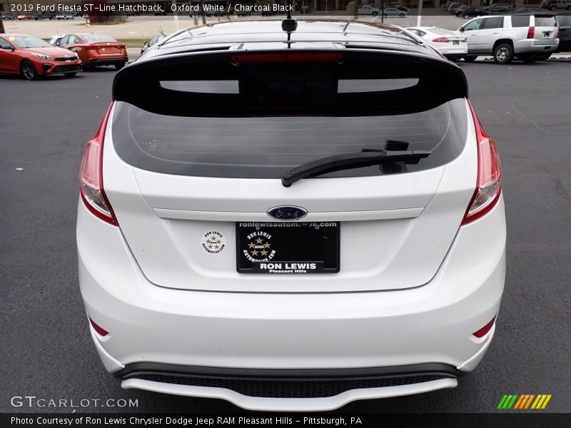 Oxford White / Charcoal Black 2019 Ford Fiesta ST-Line Hatchback