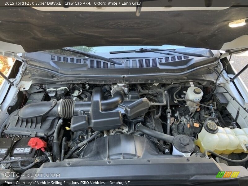 Oxford White / Earth Gray 2019 Ford F250 Super Duty XLT Crew Cab 4x4