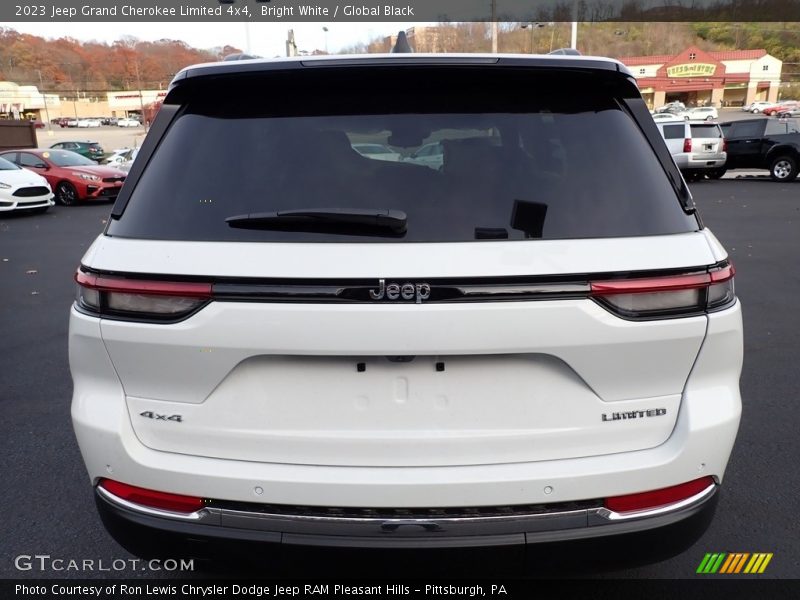 Bright White / Global Black 2023 Jeep Grand Cherokee Limited 4x4