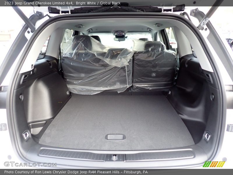 Bright White / Global Black 2023 Jeep Grand Cherokee Limited 4x4