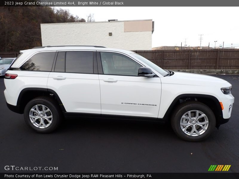 Bright White / Global Black 2023 Jeep Grand Cherokee Limited 4x4