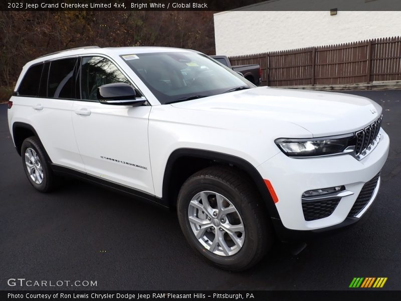 Bright White / Global Black 2023 Jeep Grand Cherokee Limited 4x4