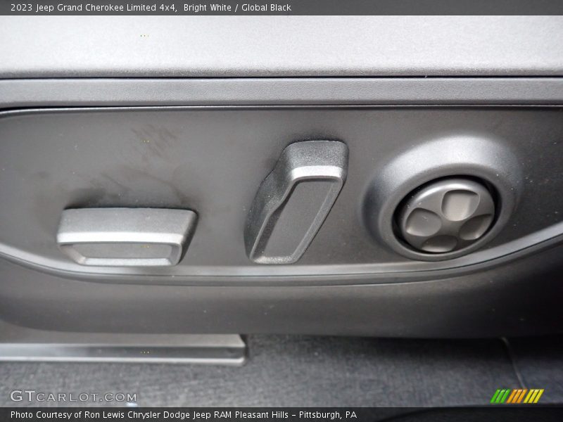 Bright White / Global Black 2023 Jeep Grand Cherokee Limited 4x4