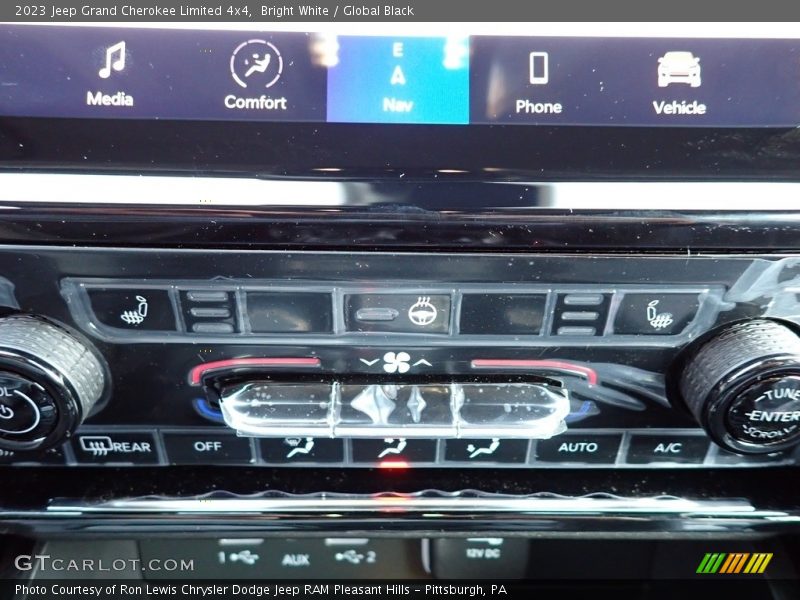 Bright White / Global Black 2023 Jeep Grand Cherokee Limited 4x4