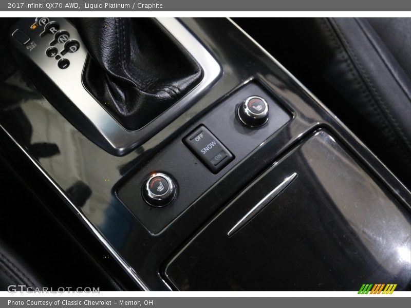 Controls of 2017 QX70 AWD