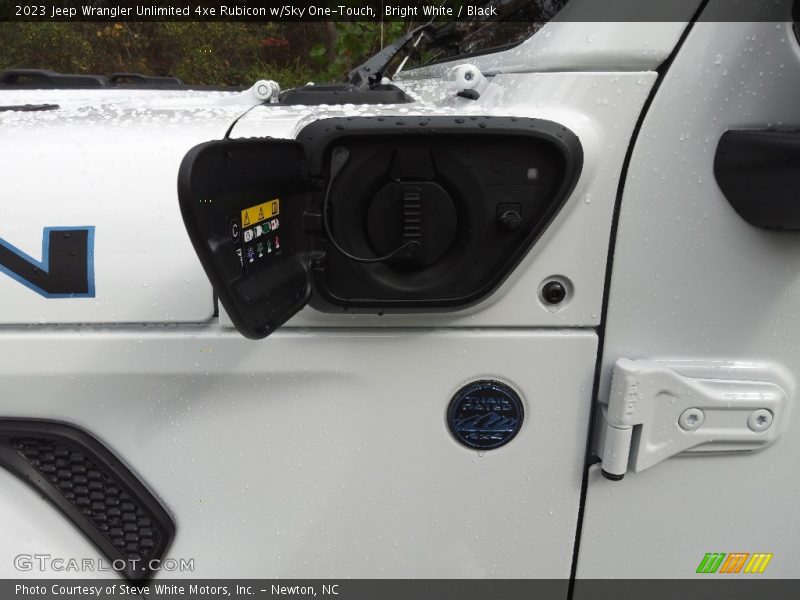Bright White / Black 2023 Jeep Wrangler Unlimited 4xe Rubicon w/Sky One-Touch