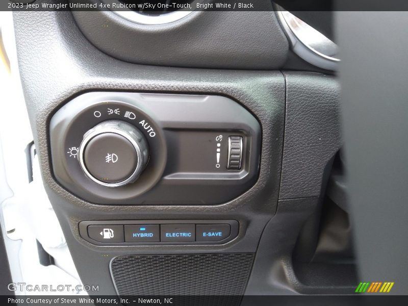 Controls of 2023 Wrangler Unlimited 4xe Rubicon w/Sky One-Touch