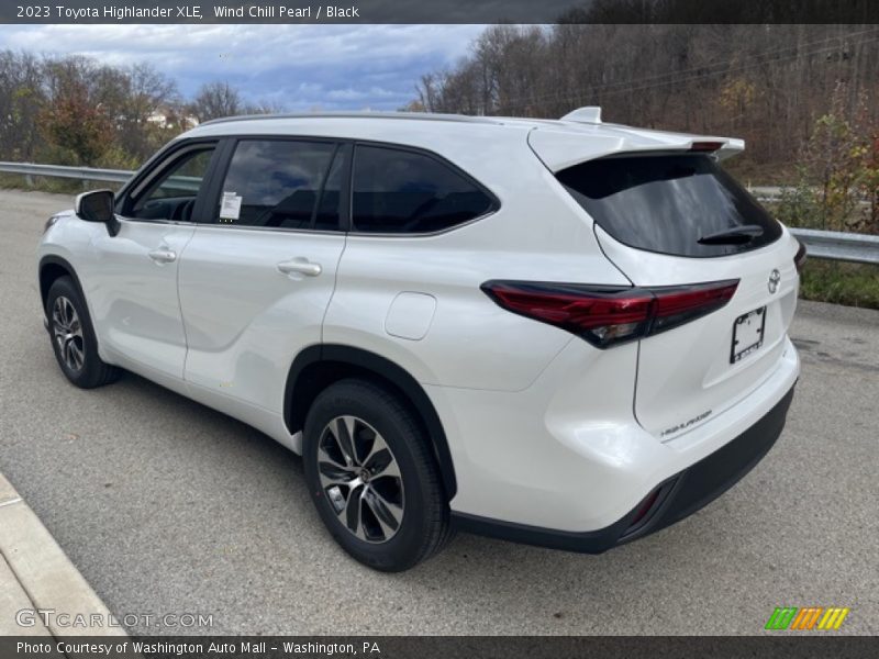 Wind Chill Pearl / Black 2023 Toyota Highlander XLE