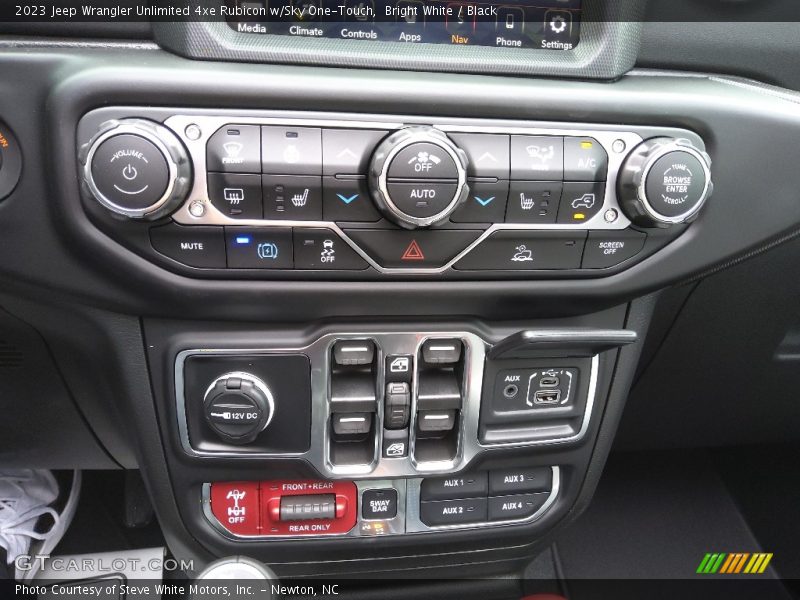 Controls of 2023 Wrangler Unlimited 4xe Rubicon w/Sky One-Touch