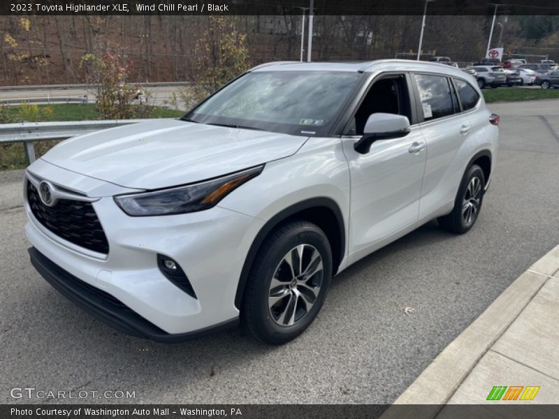 Front 3/4 View of 2023 Highlander XLE