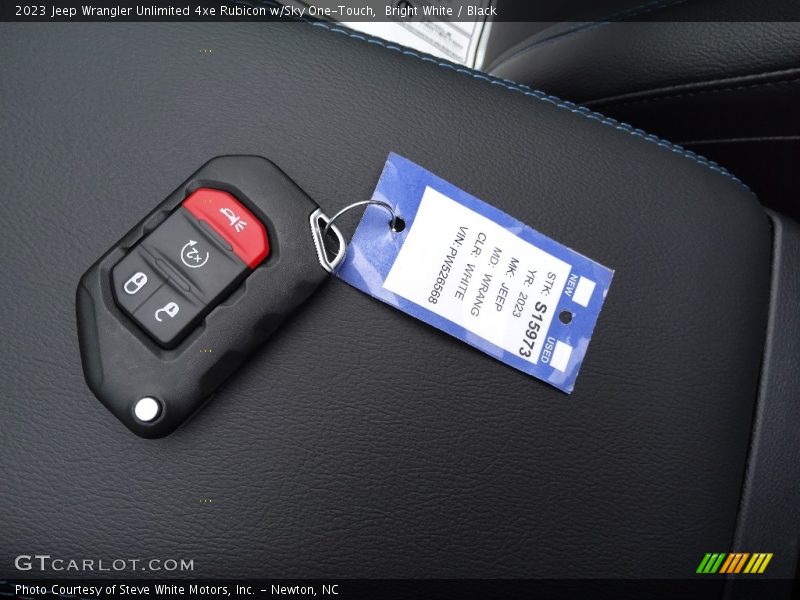 Keys of 2023 Wrangler Unlimited 4xe Rubicon w/Sky One-Touch