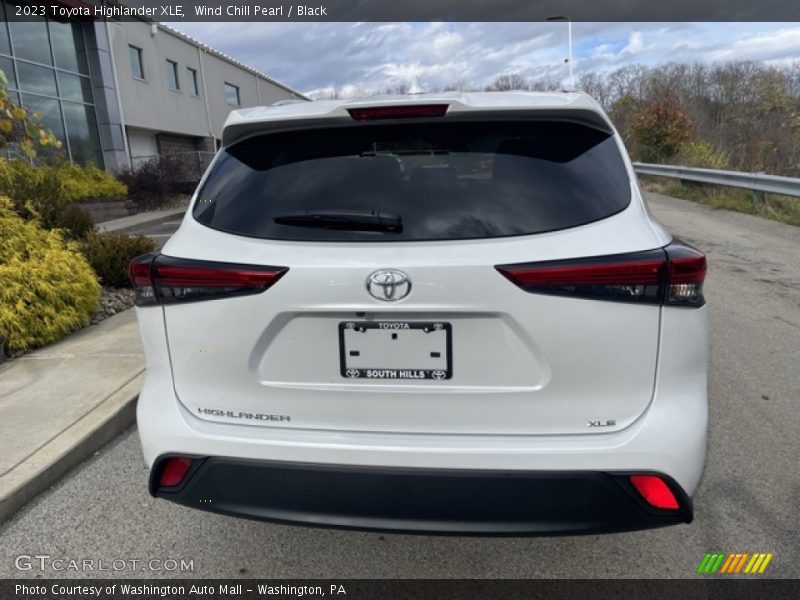 Wind Chill Pearl / Black 2023 Toyota Highlander XLE