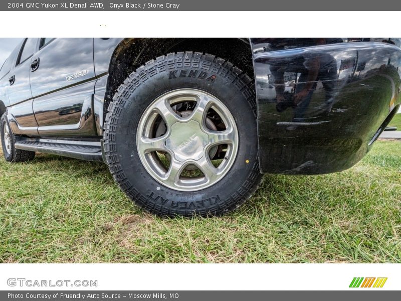 Onyx Black / Stone Gray 2004 GMC Yukon XL Denali AWD