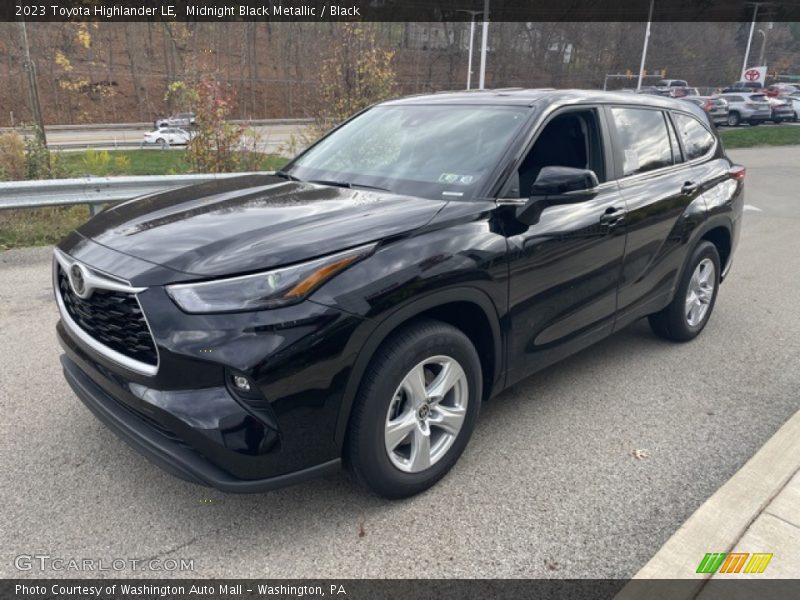 Front 3/4 View of 2023 Highlander LE