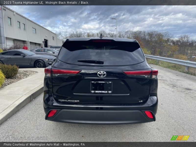 Midnight Black Metallic / Black 2023 Toyota Highlander LE