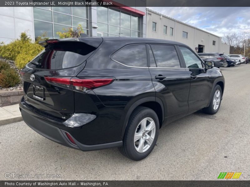 Midnight Black Metallic / Black 2023 Toyota Highlander LE