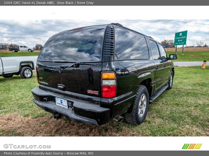 Onyx Black / Stone Gray 2004 GMC Yukon XL Denali AWD