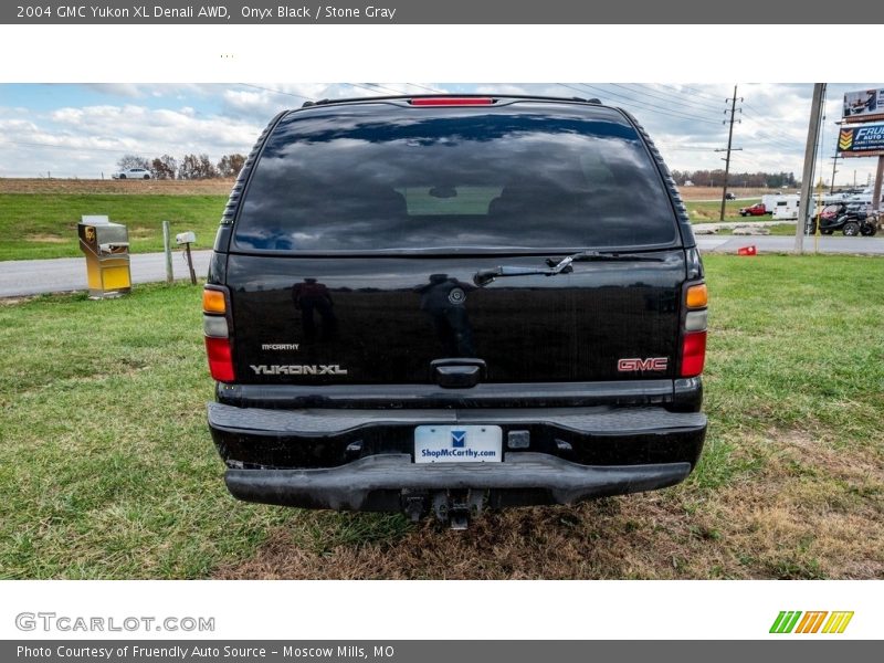 Onyx Black / Stone Gray 2004 GMC Yukon XL Denali AWD