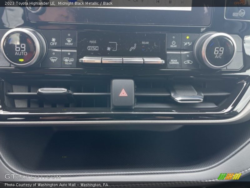Midnight Black Metallic / Black 2023 Toyota Highlander LE