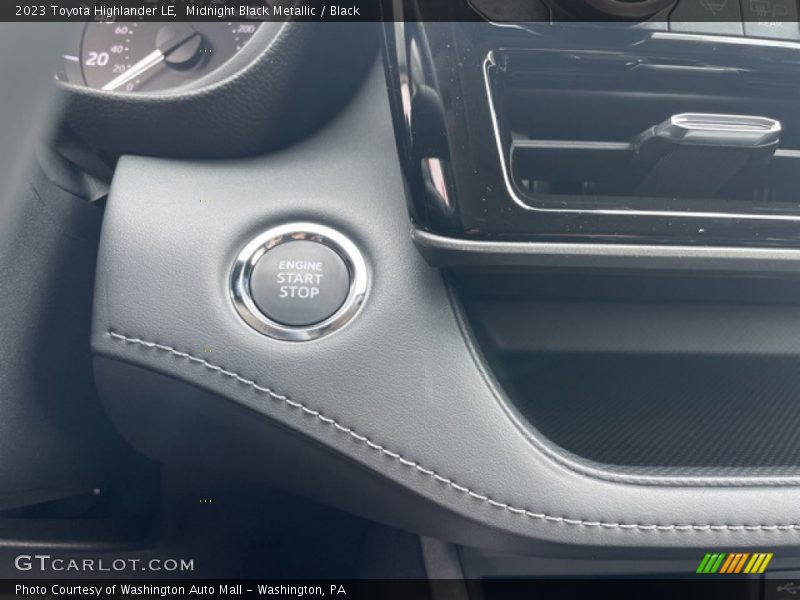 Midnight Black Metallic / Black 2023 Toyota Highlander LE