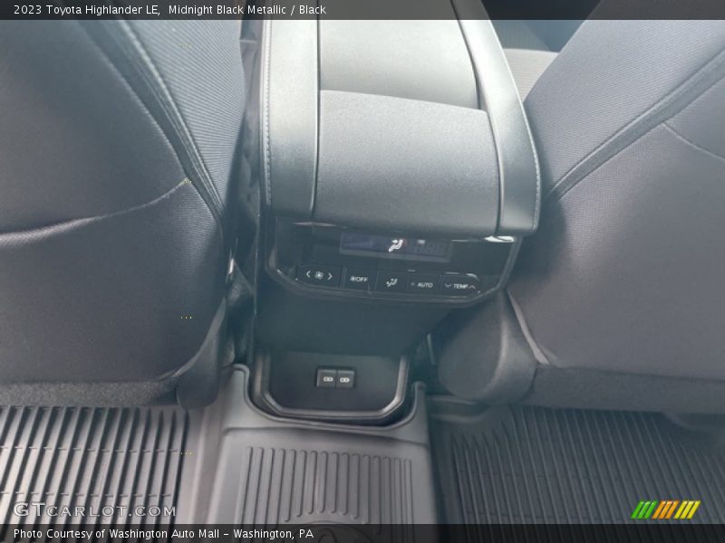 Midnight Black Metallic / Black 2023 Toyota Highlander LE