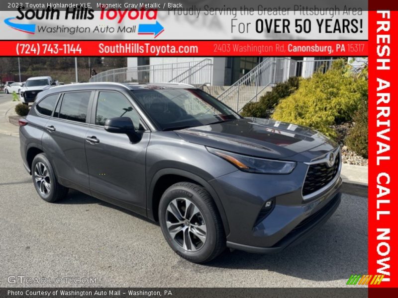 Magnetic Gray Metallic / Black 2023 Toyota Highlander XLE