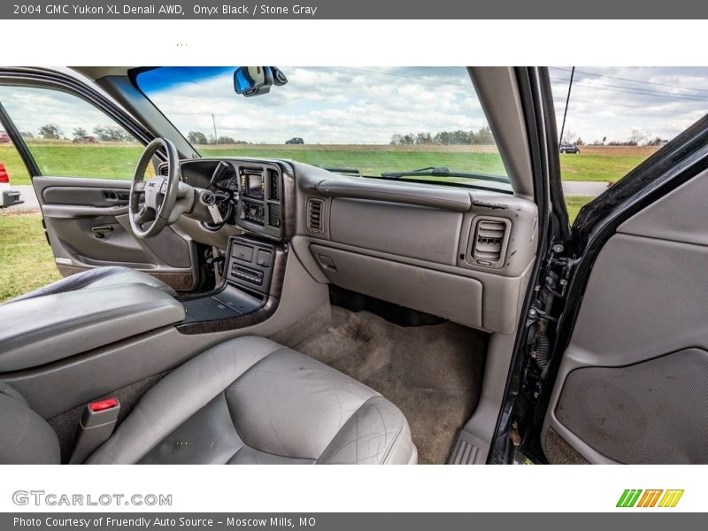 Onyx Black / Stone Gray 2004 GMC Yukon XL Denali AWD
