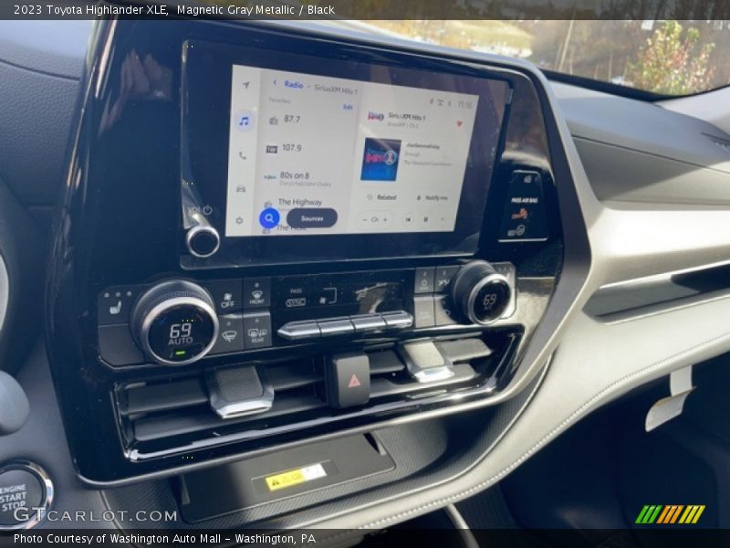 Magnetic Gray Metallic / Black 2023 Toyota Highlander XLE