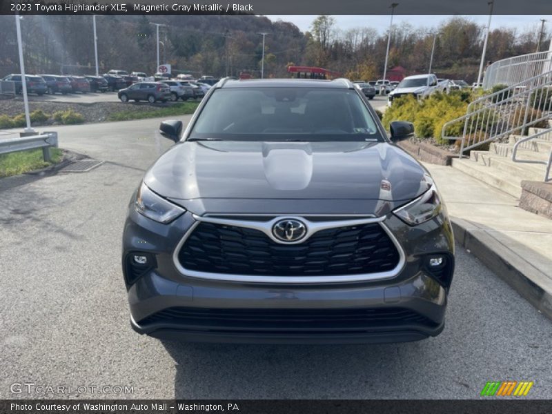Magnetic Gray Metallic / Black 2023 Toyota Highlander XLE