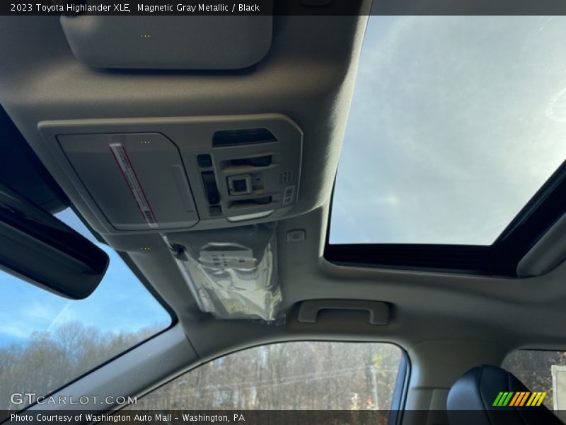 Magnetic Gray Metallic / Black 2023 Toyota Highlander XLE