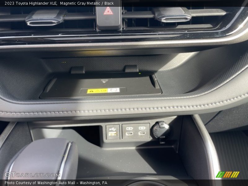 Magnetic Gray Metallic / Black 2023 Toyota Highlander XLE