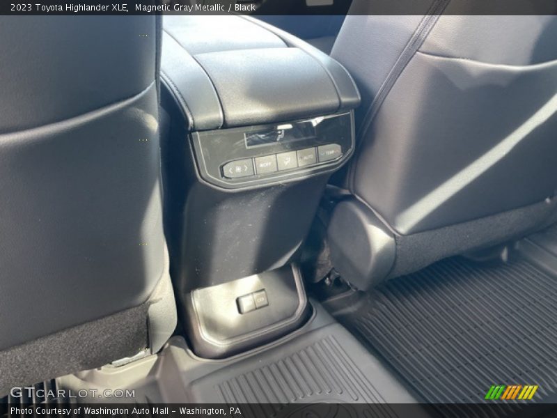 Magnetic Gray Metallic / Black 2023 Toyota Highlander XLE