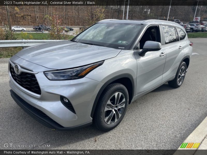 Front 3/4 View of 2023 Highlander XLE