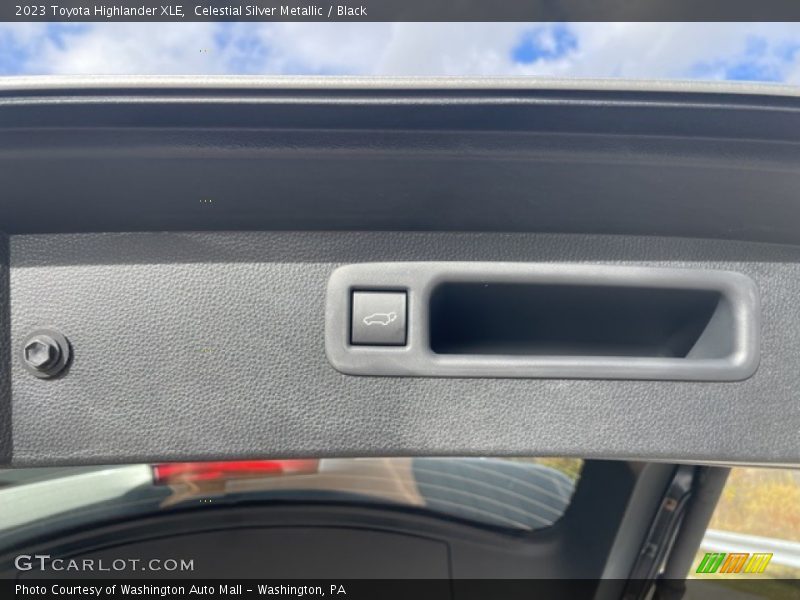 Celestial Silver Metallic / Black 2023 Toyota Highlander XLE