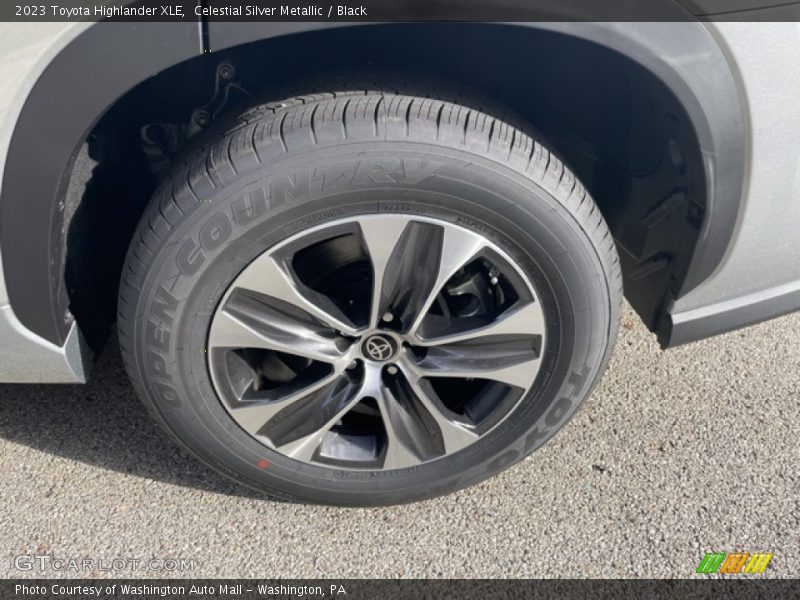 Celestial Silver Metallic / Black 2023 Toyota Highlander XLE