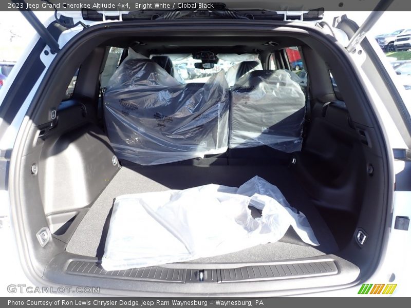 Bright White / Global Black 2023 Jeep Grand Cherokee Altitude 4x4