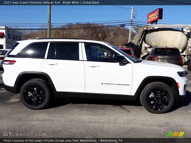 Bright White / Global Black 2023 Jeep Grand Cherokee Altitude 4x4
