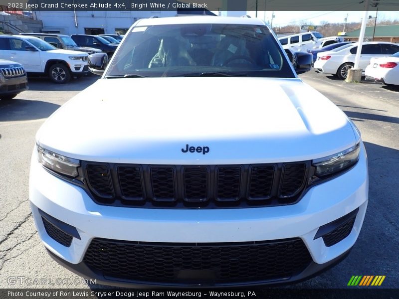 Bright White / Global Black 2023 Jeep Grand Cherokee Altitude 4x4