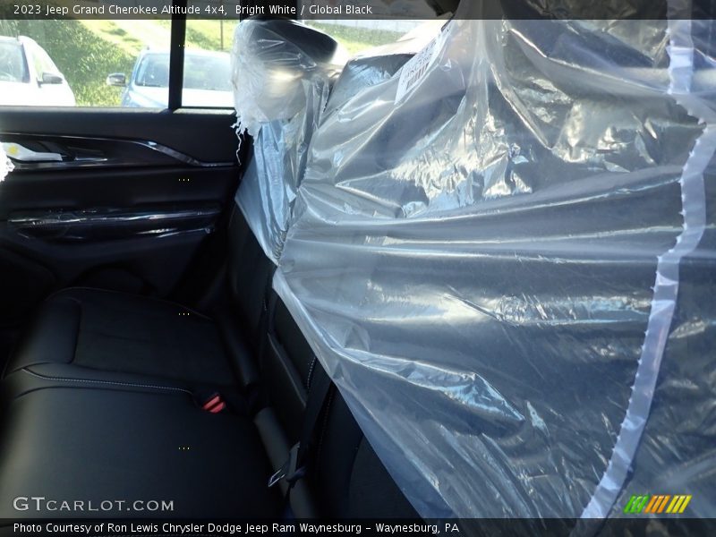 Bright White / Global Black 2023 Jeep Grand Cherokee Altitude 4x4