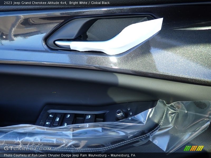 Bright White / Global Black 2023 Jeep Grand Cherokee Altitude 4x4