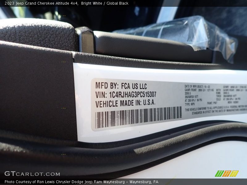 Bright White / Global Black 2023 Jeep Grand Cherokee Altitude 4x4