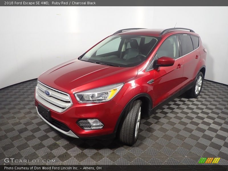 Ruby Red / Charcoal Black 2018 Ford Escape SE 4WD