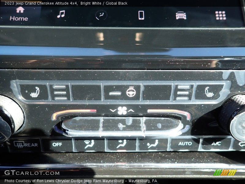 Bright White / Global Black 2023 Jeep Grand Cherokee Altitude 4x4